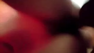穿高筒靴的豐滿黑白混血兒命令舔她的雙腿