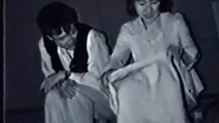 性感雪少女錶演新年的滾動慾望