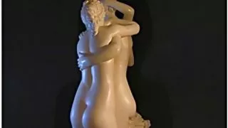 一個黑人來到艾麗莎有很多性行為。