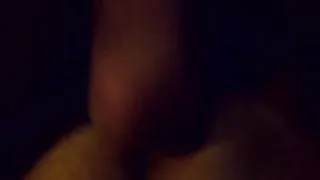 女同性戀者用束縛帶子活躍地打扮女性