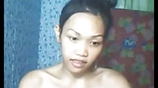 兩個紋身嚴厲的小雞吮吸著傢伙