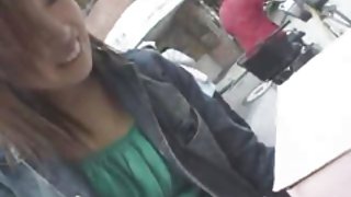 虛幻美麗的俄羅斯嬰兒沐浴在浴室裡