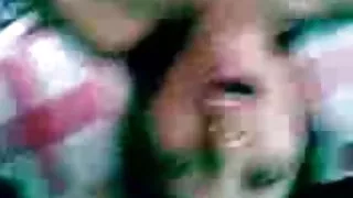與一對精力充沛的夫婦在相機上的家庭性。