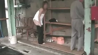 與朋友的迷人的俄國女孩zhahaetsya