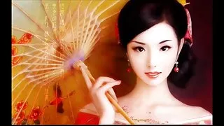美麗的天然金發女郎傾倒大胸部