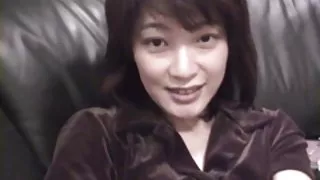 美女已經開發了一個女朋友洞迫使她與性愛機器性交
