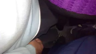 小母牛從牆上的洞裡吮吸雞巴