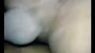 苗條的寶貝第一次性交在屁股