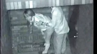赤裸的小日本人著名地跳上了陰莖