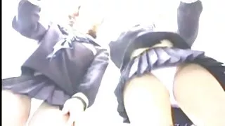 性感的金發滿意自慰假陽具