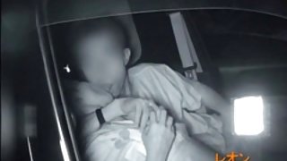 成熟的女士們在濕漉漉的pussies中互相爭吵