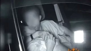 成熟的女士們在濕漉漉的pussies中互相爭吵