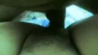 有趣的熱布魯內特吮吸強大的陰莖