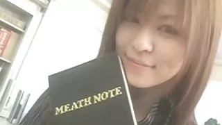 長頭髮的金發女郎喜歡巨大的雞巴